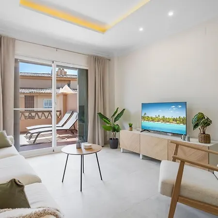 New Modern Apartment, 2br, Pool, Flores Del Golf Apartment *