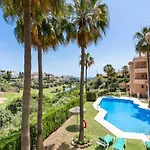 New Modern Apartment, 2br, Pool, Flores Del Golf Sitio de Calahonda