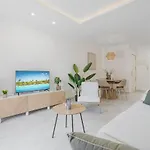 New Modern Apartment, 2br, Pool, Flores Del Golf